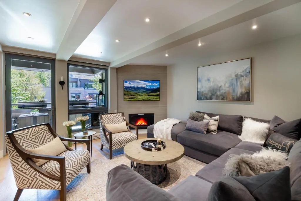 Luxurious 2 BR, 2 BA - Aspen Core，位于阿斯潘的酒店