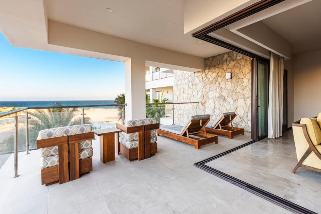 Beachfront Condo - Hot Tub - 5