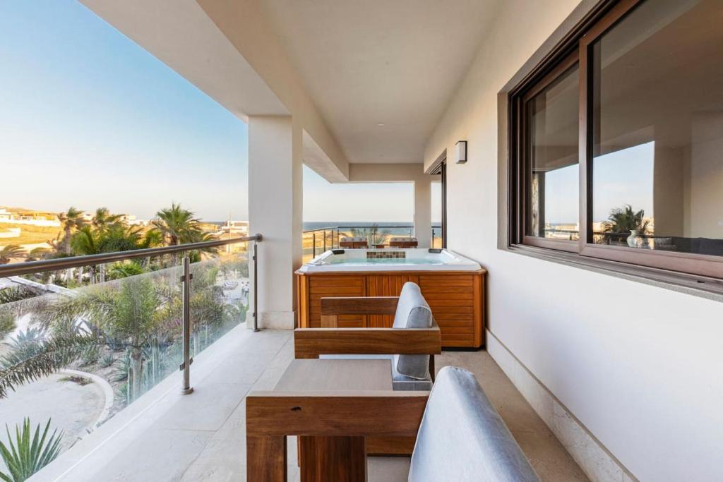 Beachfront Condo - Hot Tub - 4