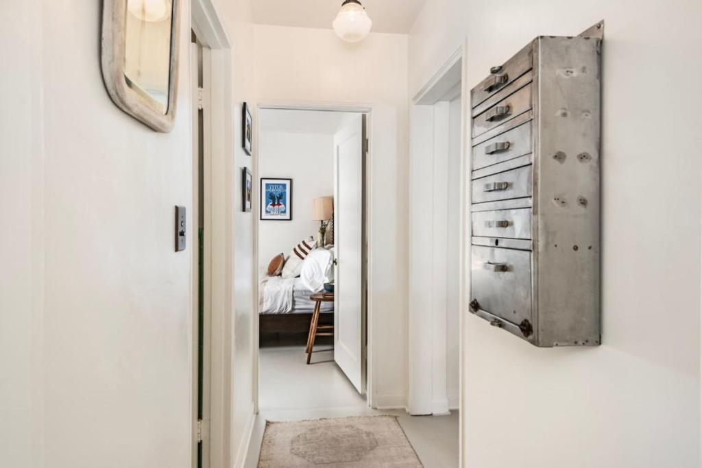 The Library Suite - The Marlowe Boutique Hotel, Santa Barbara