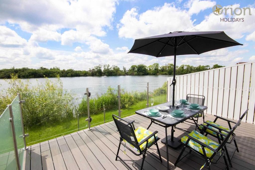 Spring Lake 18, Key Largo P, South Cerney