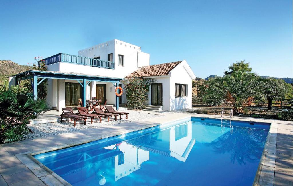 Stunning Home In Argaka With Wifi, Argaka