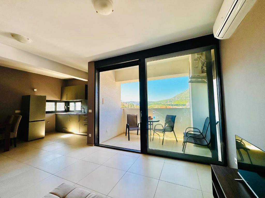 MonteСharm, Sutomore