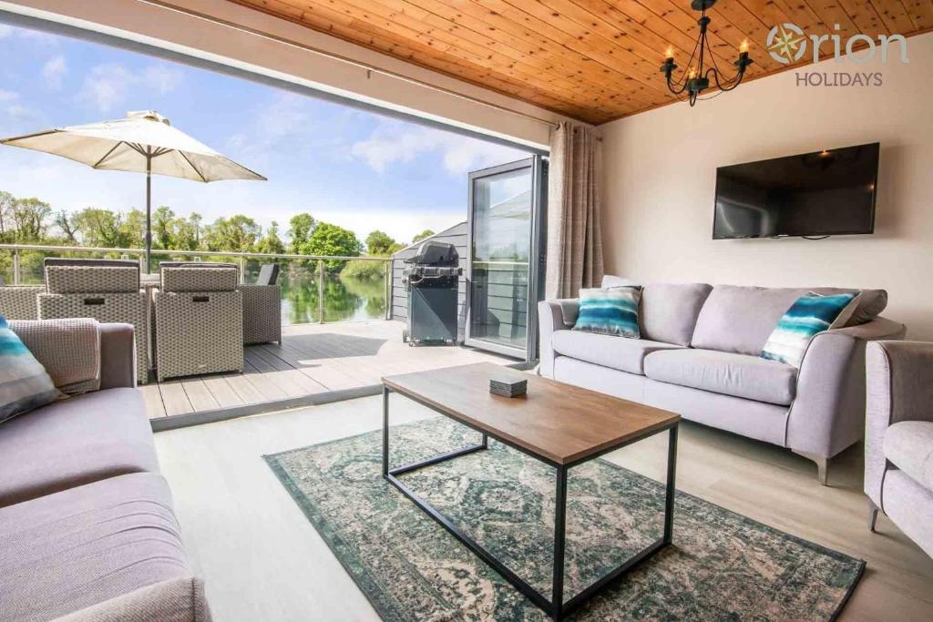 Spring Lake 43, Jesse-Belle P, South Cerney