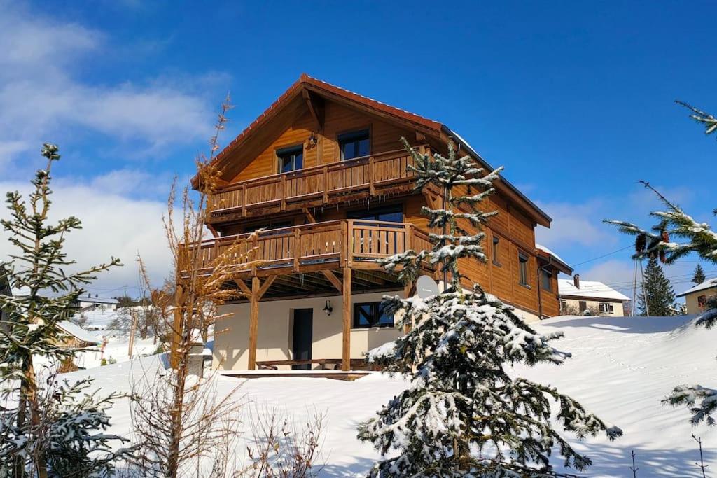 L'Eclipse -12p, vue lac au pied des pistes et SPA, Gérardmer