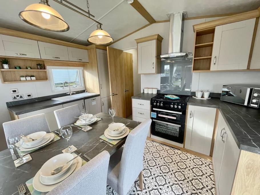 Smuggler's Cove, Looe