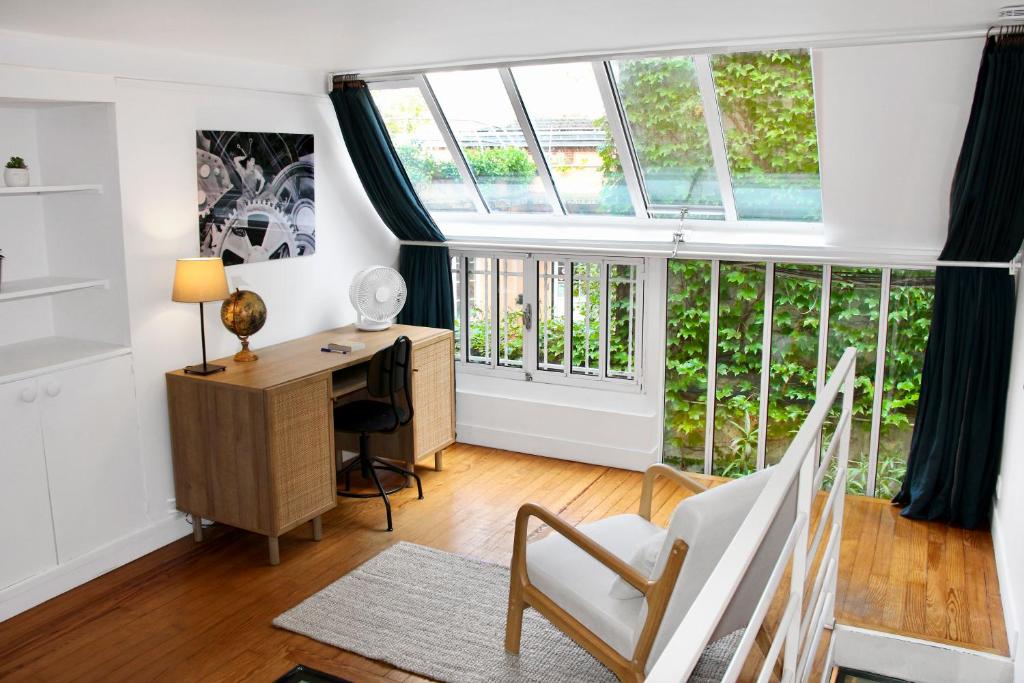 Cozy Artist Loft - 3