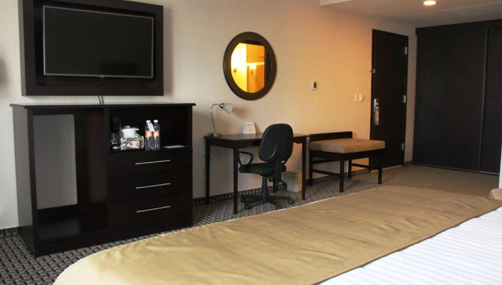 Holiday Inn Mexico Santa Fe photo