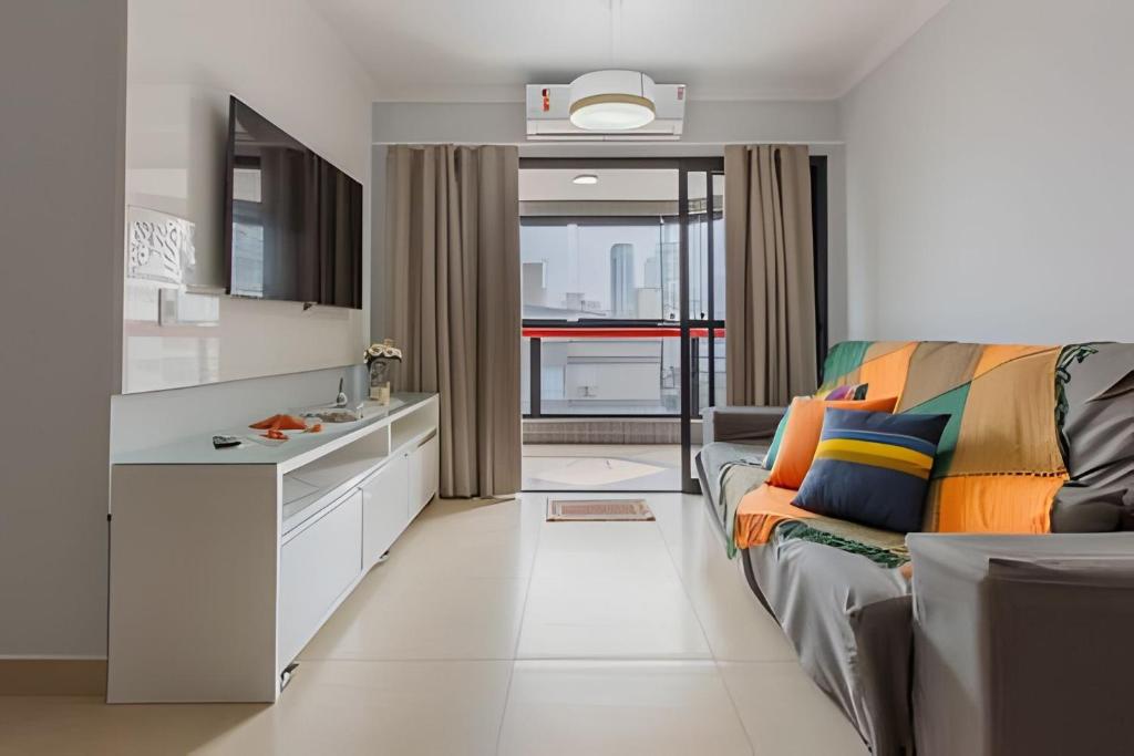 Apt 2 quartos, piscina. garagem, churrasqueira, ar e 2 WC, Guarujá