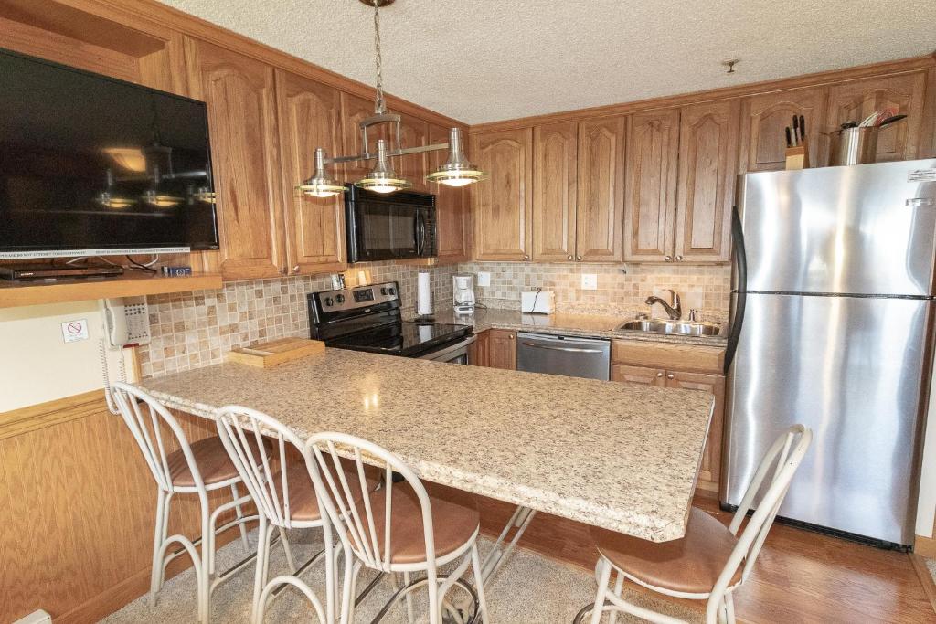 ML326 EZ Access to Trails And Village Connects to ML324, Snowshoe