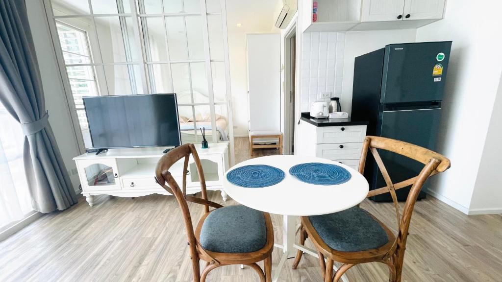 SummerHuahinCondo 221,Pool View,Near Beach&Cicada, Hua Hin