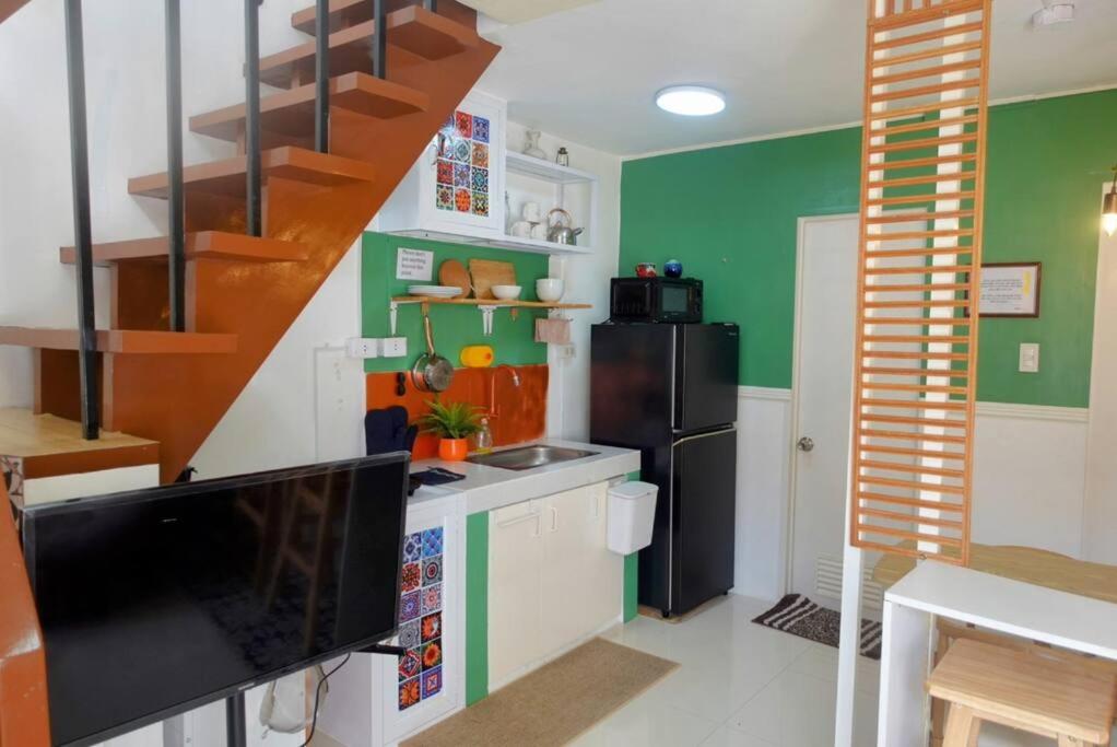 Vinta with Netflix and Vinyl Player and Washer, Puerto Princesa