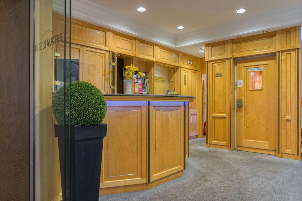 フロント・ロビー