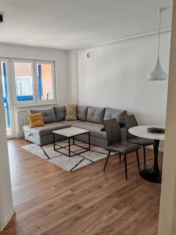 Andrej 64, Bežanija