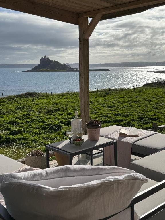 The Tidal Shore - Adults Only -, Marazion