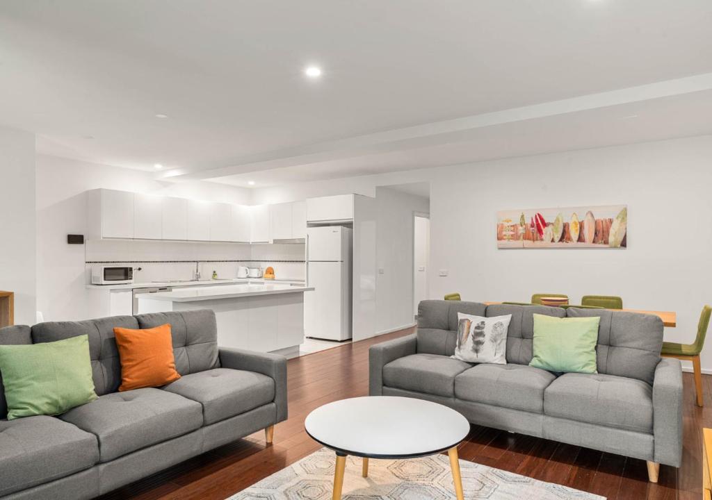 Aurora at Cowes by Ready Set Stay, Cowes