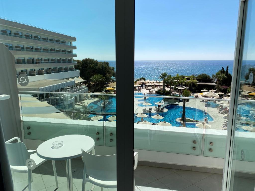 Melissi Beach Hotel & Spa バルコニー/テラス