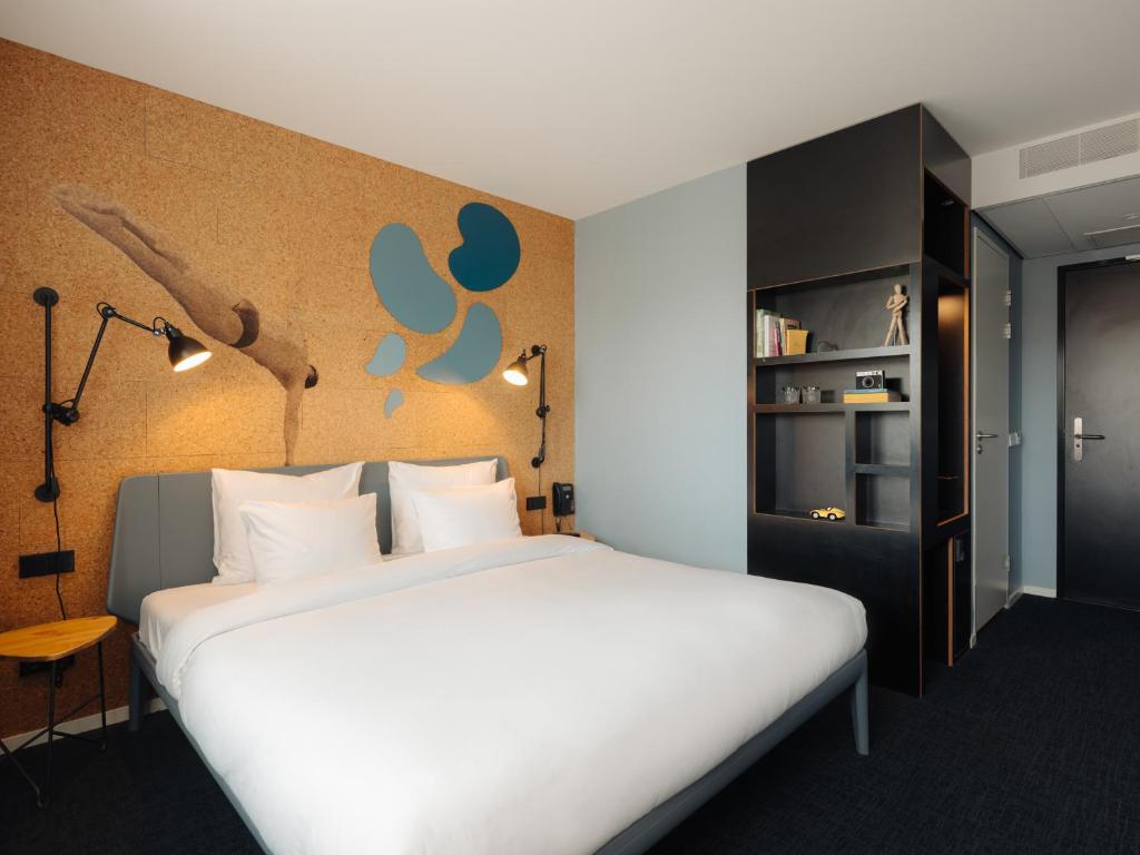 Bed, Conscious Hotel The Tire Station in Amsterdam