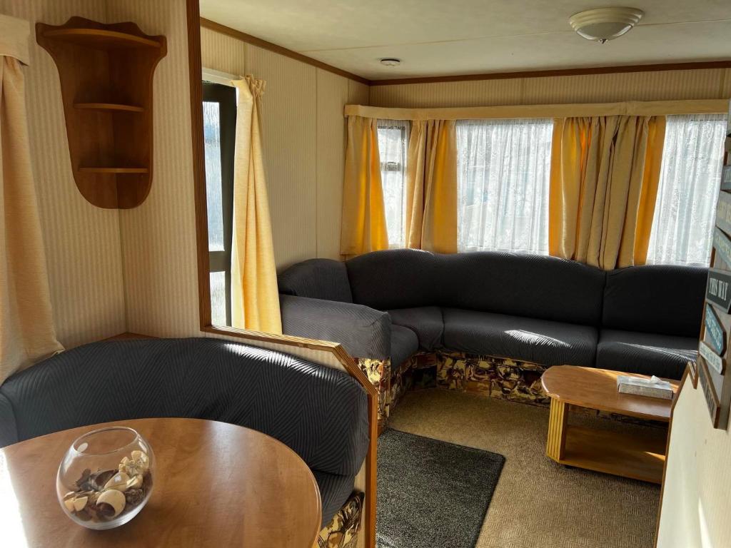 2 Bedroom Caravan, Manor Park, Hunstanton photo 2