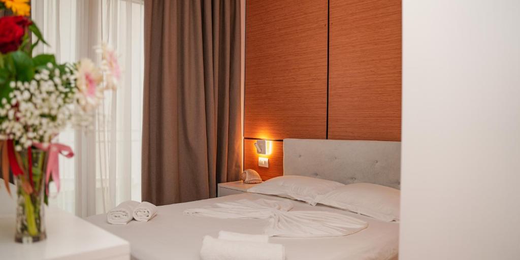 Hotel Edart — Hotel rooms in Durres, Durres