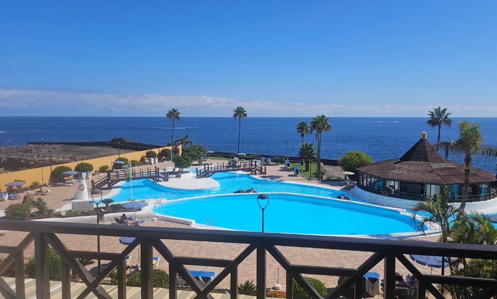 Rocas DelMar Mich, Costa del Silencio