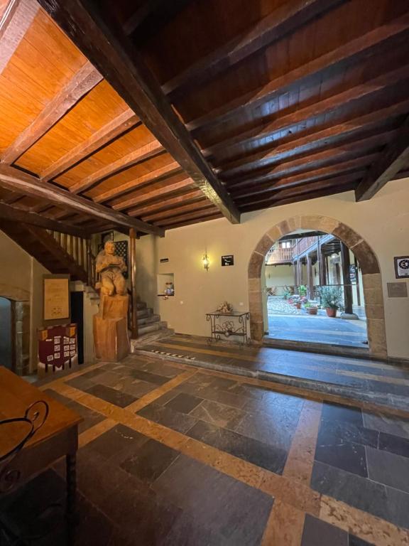 ホテル カステロ バルデス サラス (Hotel Castillo Valdes Salas) エントランス