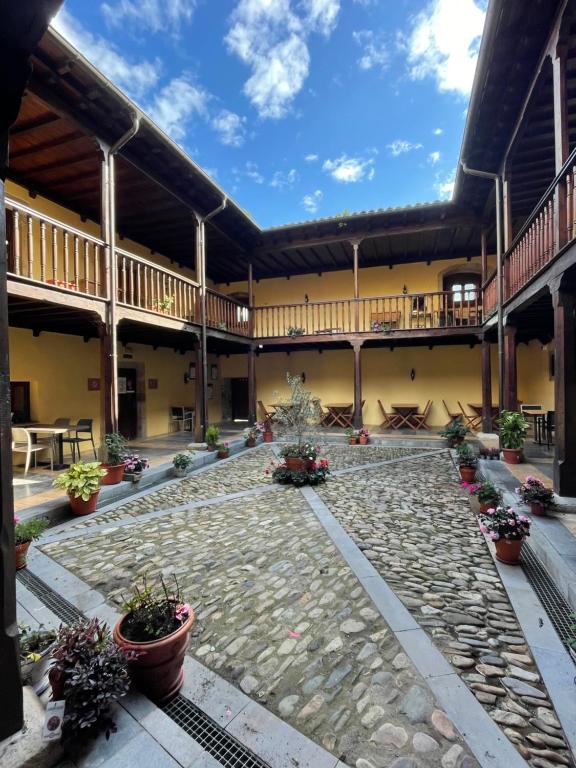 ホテル カステロ バルデス サラス (Hotel Castillo Valdes Salas) 館内設備