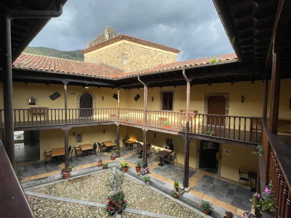 ホテル カステロ バルデス サラス (Hotel Castillo Valdes Salas) 館内設備