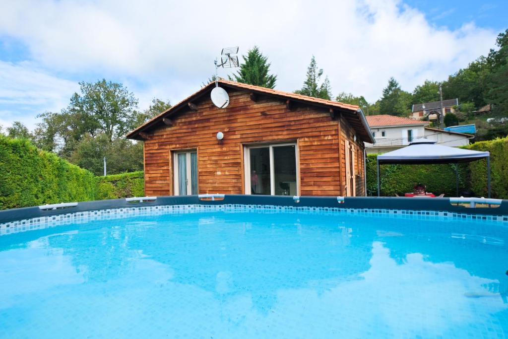 Chalet avec piscine privée, Savignac-les-Églises