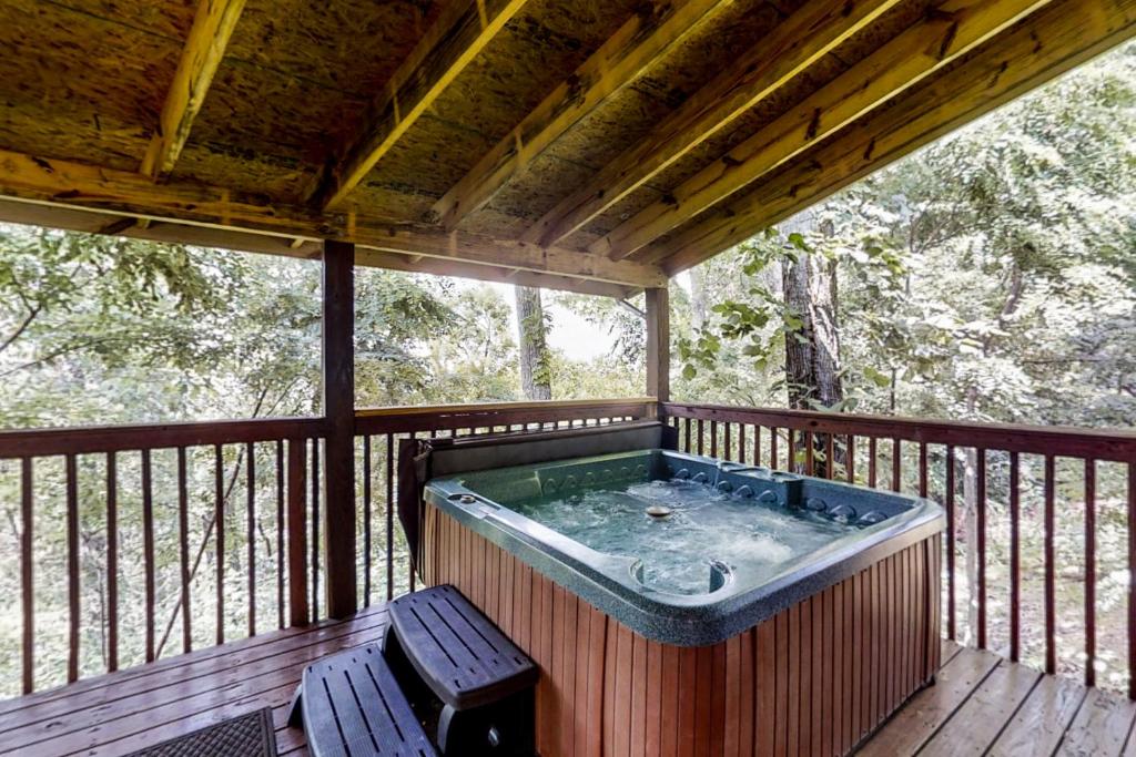 Just Hangin' Around, Sevierville