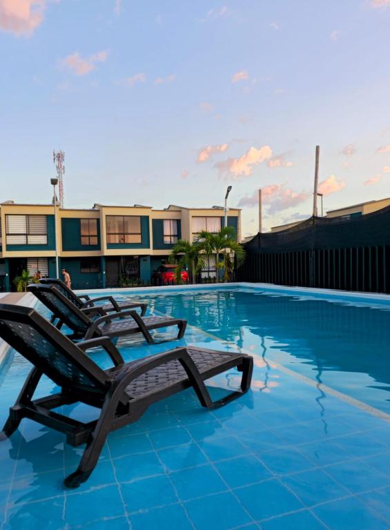 Casa vacacional de 3H a 2 m del aeropuerto El Edén en Tebaida, Quindío, con piscina y excelente ubicación - 4