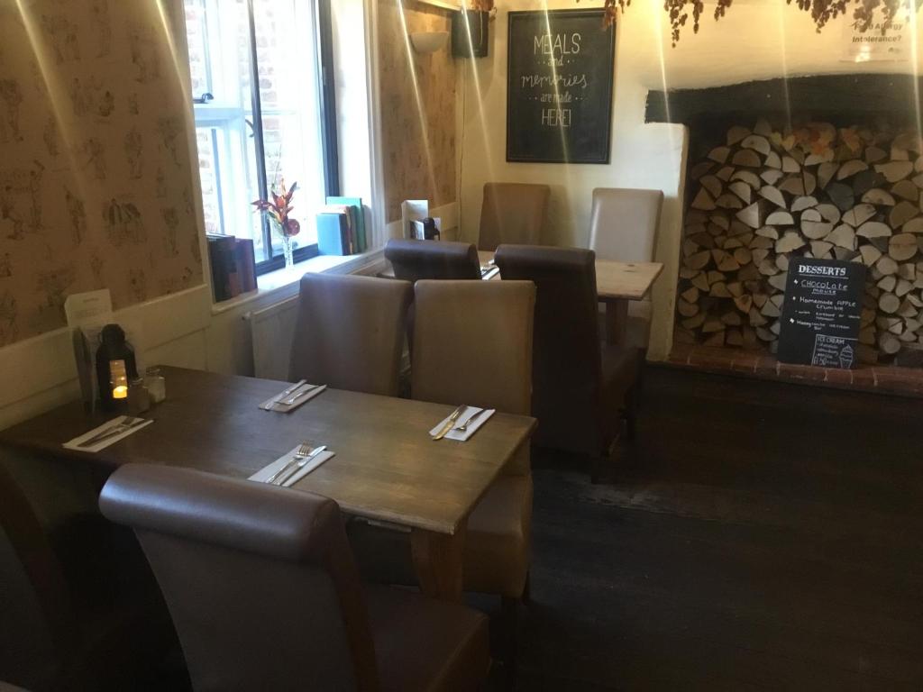The Flying Horse Inn, Boughton Lees photo 4