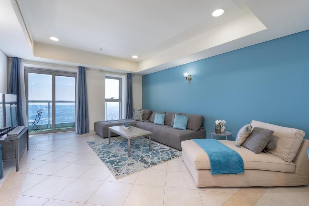 Stunning 1-Bedroom Apartment with Marina Views, Dubái