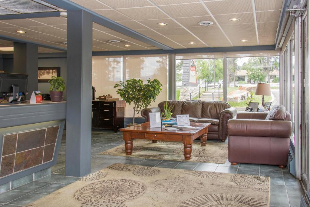 Lobby, Tonquin Inn in Jasper (AB)