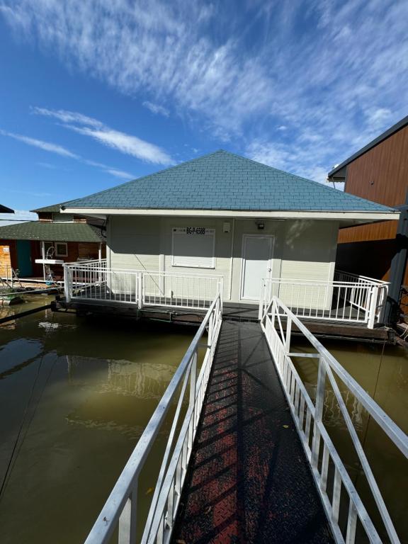 Beautiful houseboat on the Sava river - 3