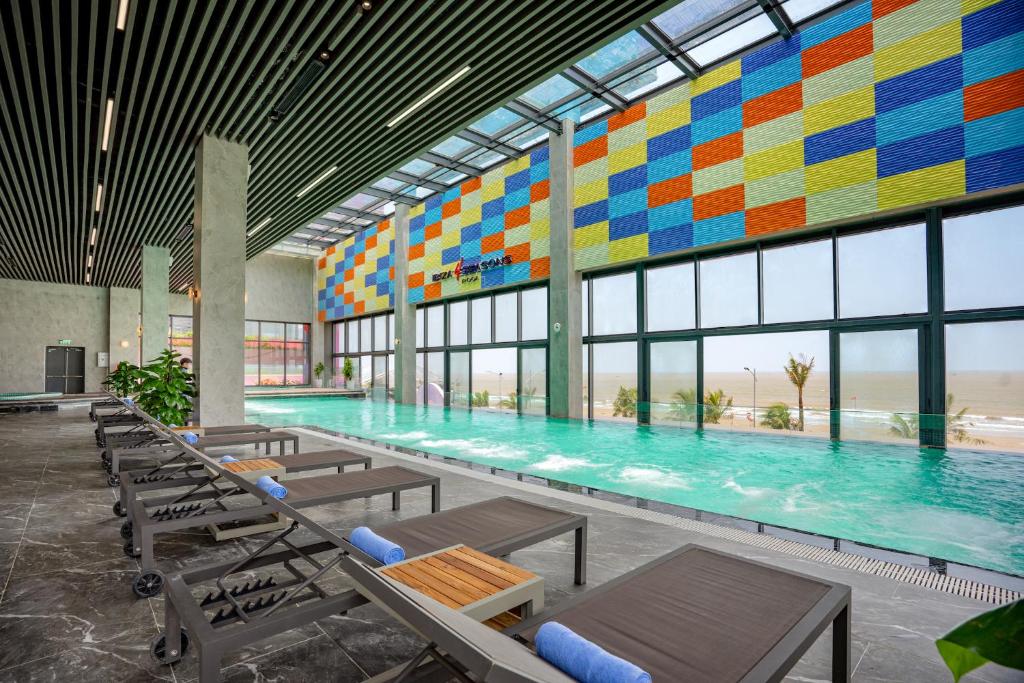 Swimming pool, Flamingo Ibiza Hai Tien managed by Flamingo Hotels and Resorts in Thanh Hoá / Sầm Sơn Beach