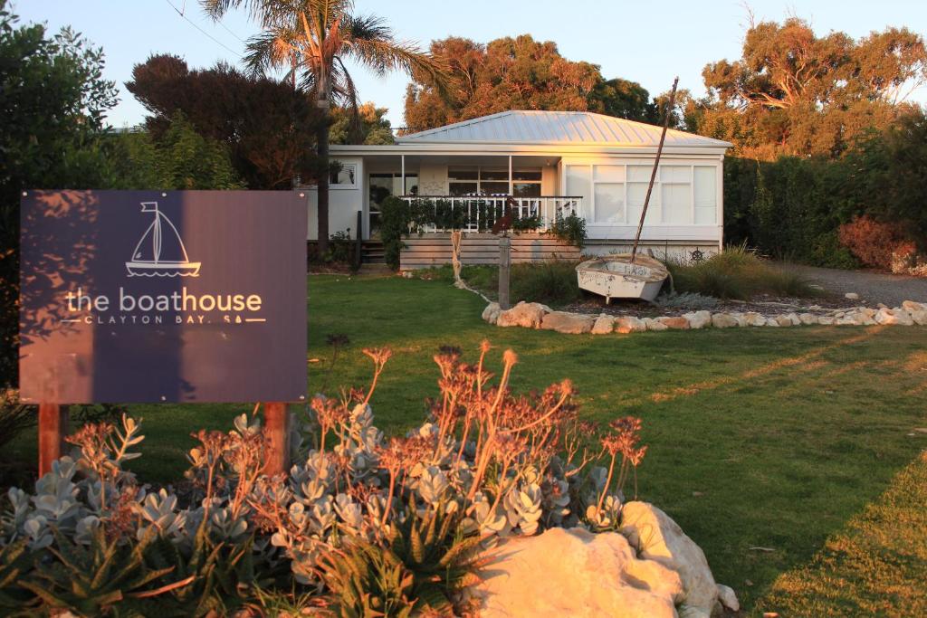The Boathouse, a place to unwind & explore, Clayton Bay
