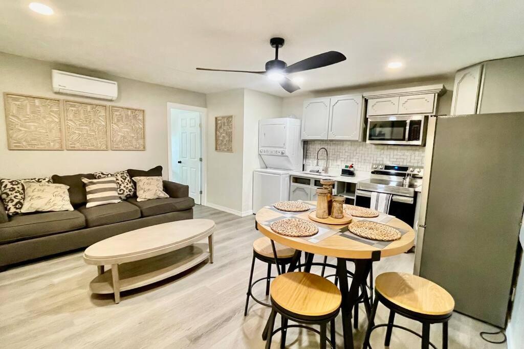 Apartment B, Restful,Cozy, close Sunland Park Mall, El Paso