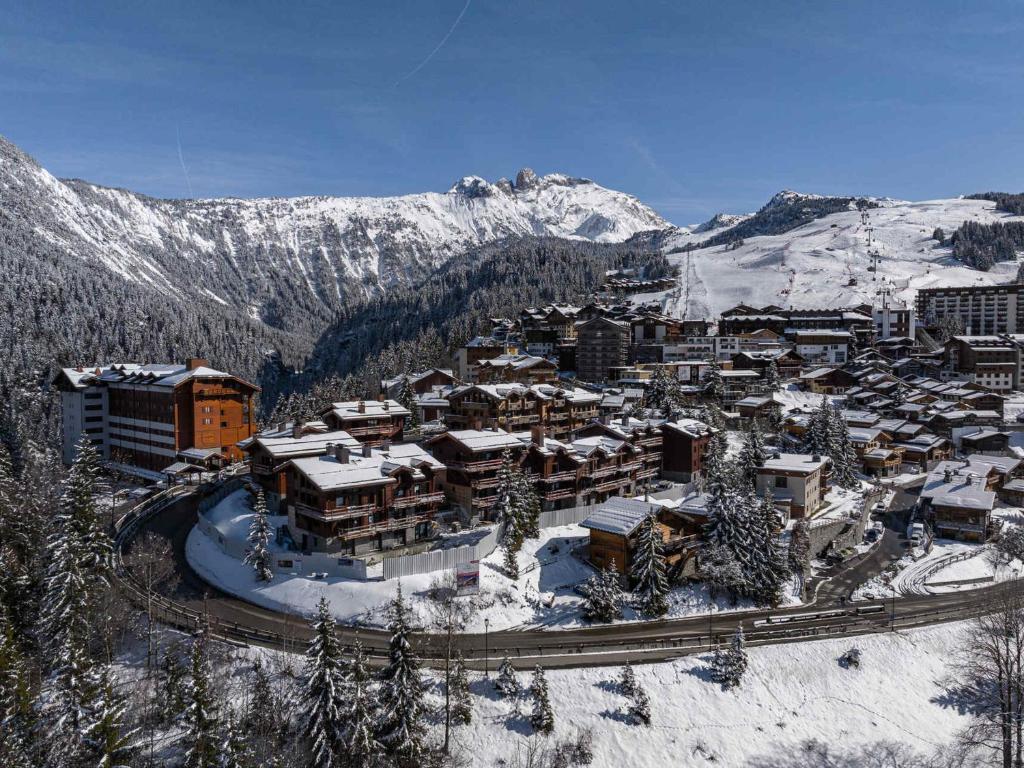 Chalet mitoyen exceptionnel à Courchevel 1650, 4 chambres en suite, animaux admis - FR-1-563-137 - 2