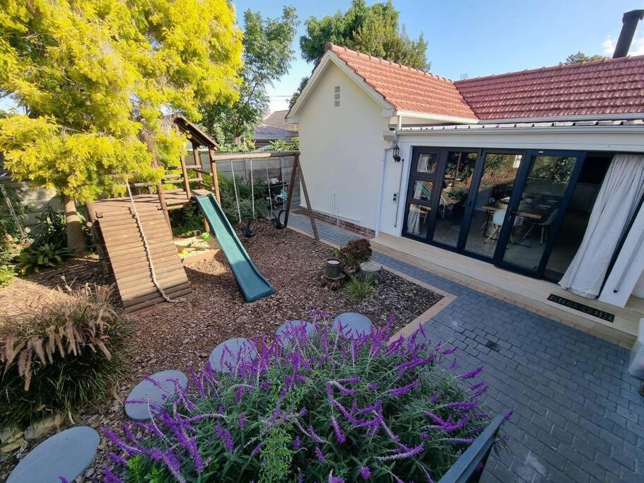 Spacious Lanes Cottage and Garage Parking, Кейптаун
