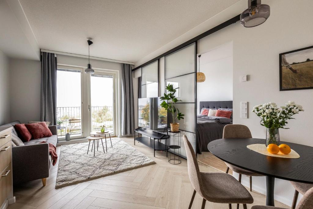 Come in! Kakola Room for 3 in idyllic renovated prison area in Turku centrum!, Turku