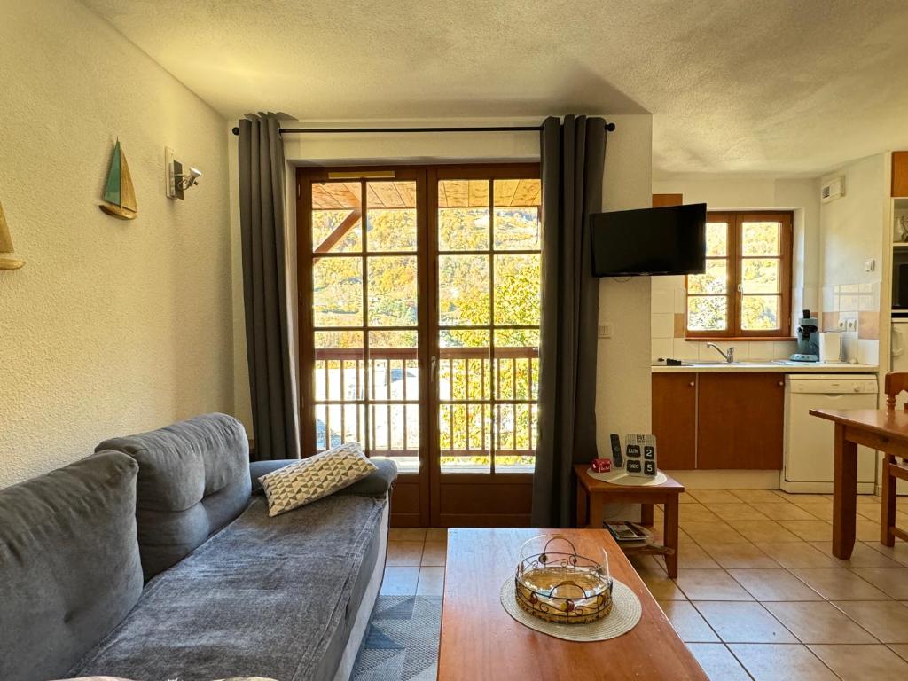 T2 bis 40M2 5P. Vue. Balcon. Parking. Piscine été., Cauterets