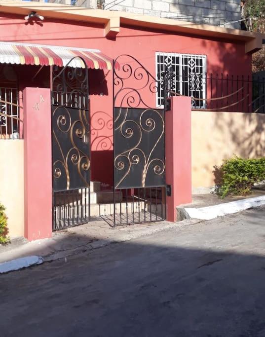 Shadricks Homes, Spanish Town