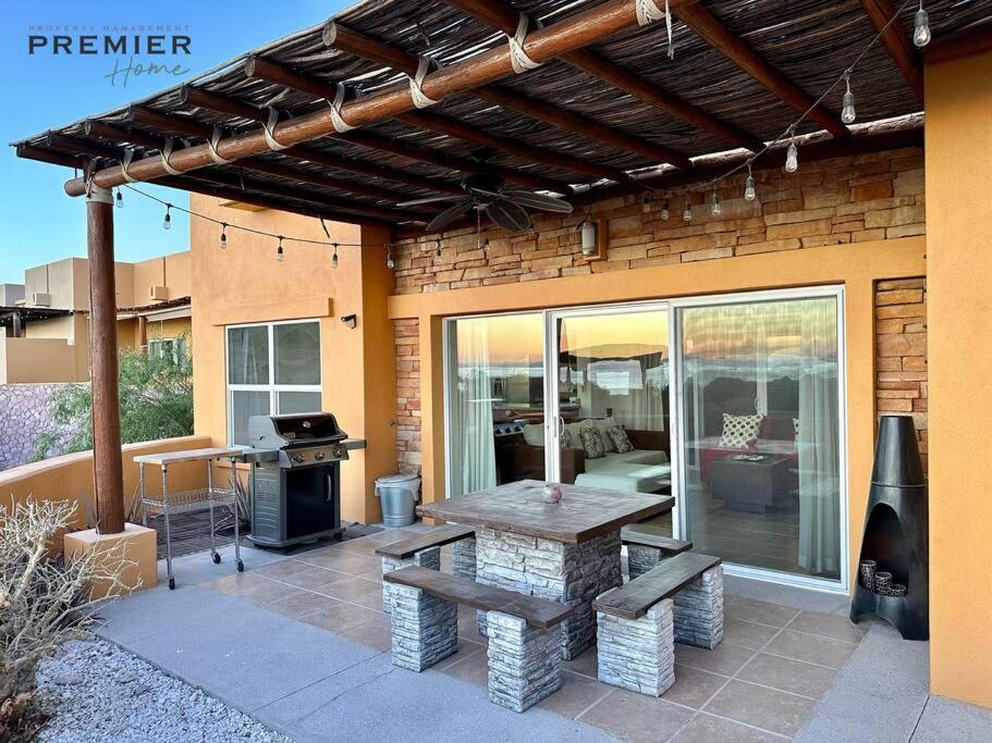 Sunset Home, Golf Cart and Beach Club Access, La Paz