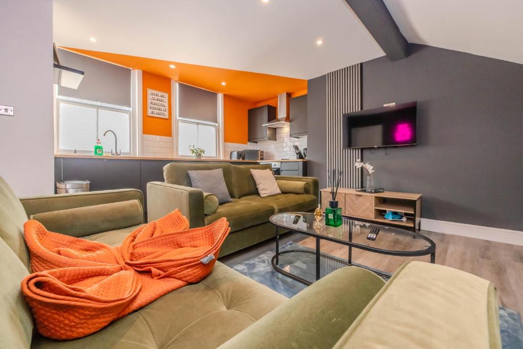 Stylish 2-BR Apt for 7 Guests plus Free Parking in Church Road, Brighton and Hove