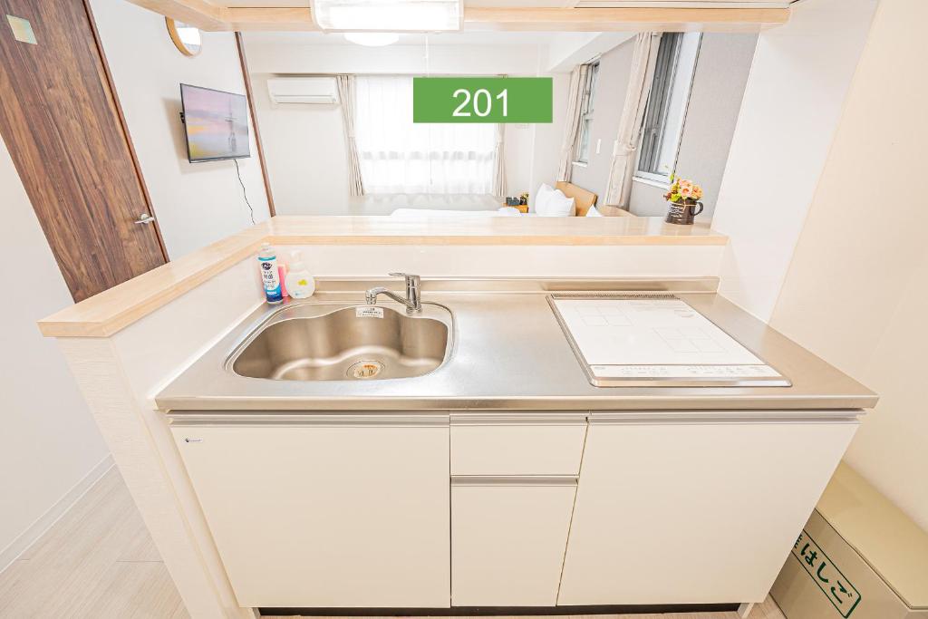 Shinjuku Downtown 1min walk to metro Cozy APT