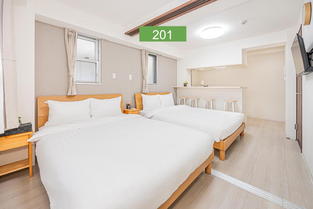 Shinjuku Downtown 1min walk to metro Cozy APT