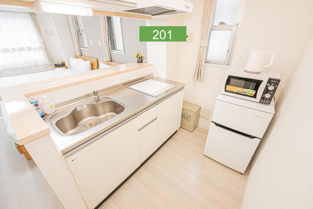 Shinjuku Downtown 1min walk to metro Cozy APT