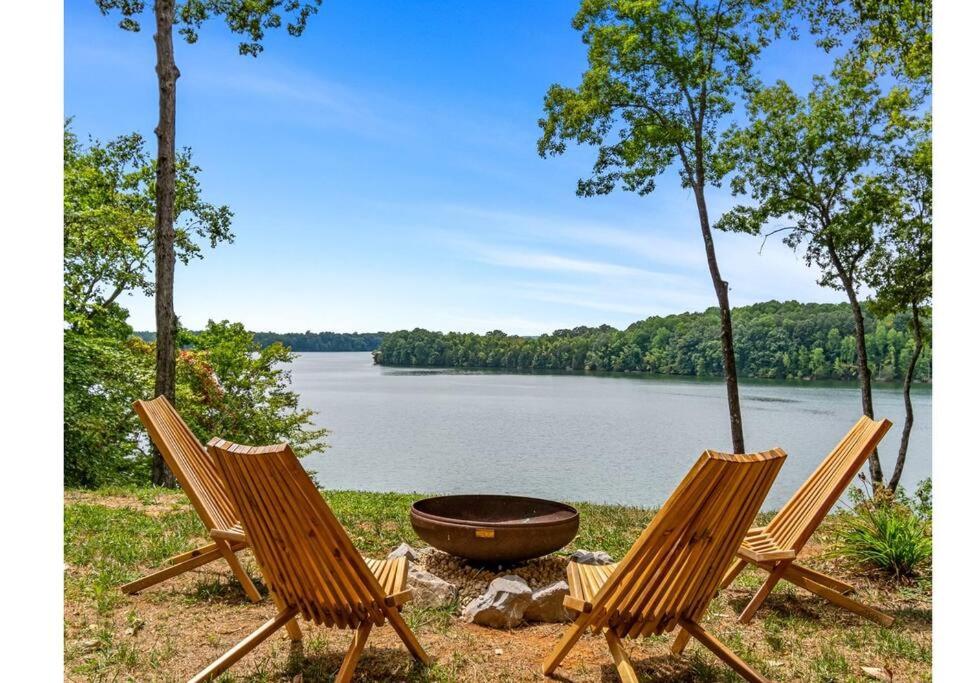 Sunset Shores, Winchester