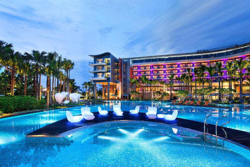 Swimming pool, W Singapore - Sentosa Cove in Singapore